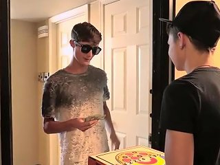 Pizza Boy Earns His Tip Austin Lock Zack Love Boycrush Upornia Com